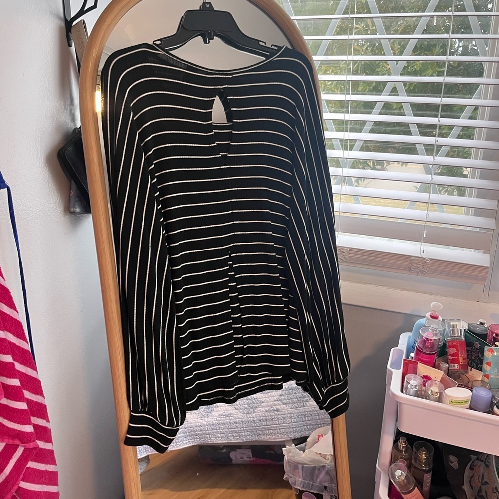 Daytrip Black and White Striped Long Sleeve Top - Picture 4 of 5